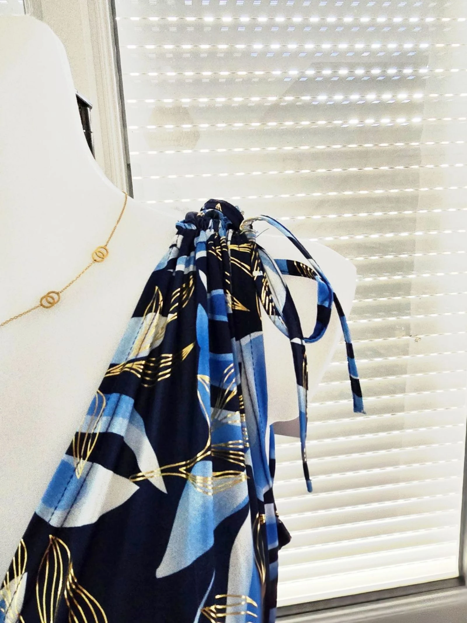 Robe magique marine ciel blanc dorée  – photo 4